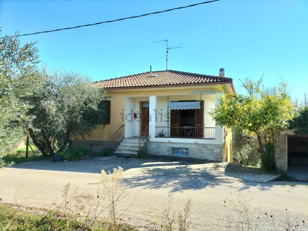 casa indipendente in vendita a Castiglione del Lago