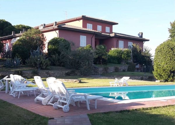 casa indipendente in vendita a Castiglione del Lago