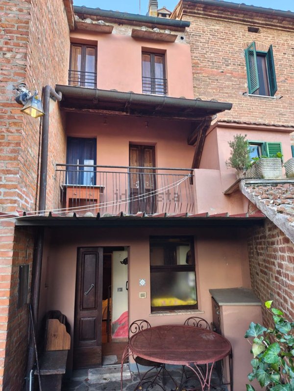 casa indipendente in vendita a Castiglione del Lago in zona Badia