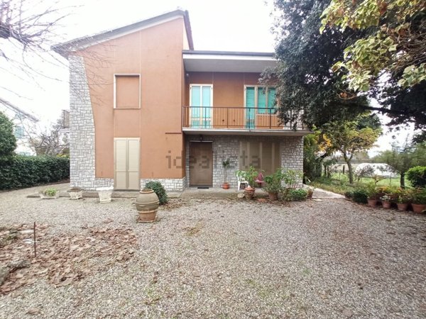 casa indipendente in vendita a Castiglione del Lago