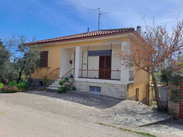 casa indipendente in vendita a Castiglione del Lago in zona Vaiano