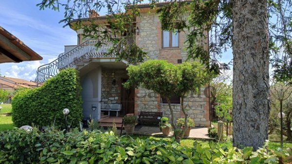 casa indipendente in vendita a Castiglione del Lago