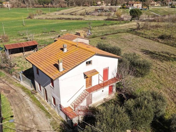casa indipendente in vendita a Castiglione del Lago