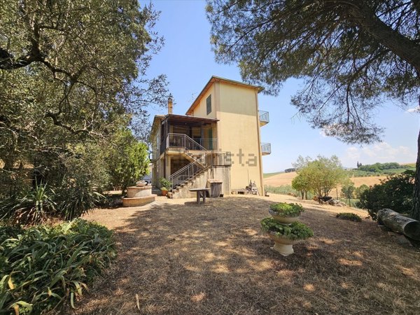 casa indipendente in vendita a Castiglione del Lago in zona Vaiano
