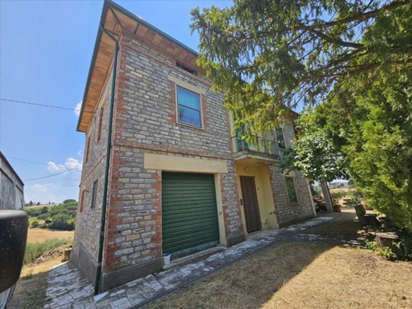 casa indipendente in vendita a Castiglione del Lago in zona Vaiano