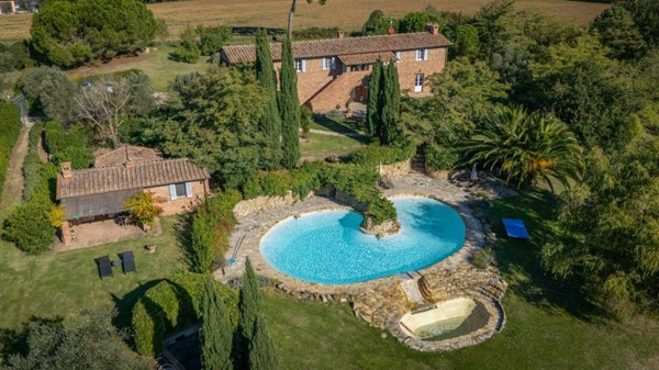 casa indipendente in vendita a Castiglione del Lago