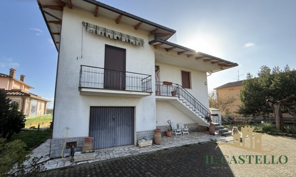 casa indipendente in vendita a Castiglione del Lago