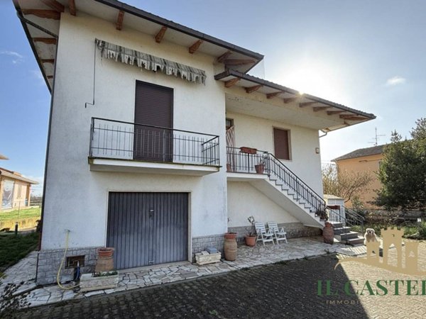 casa indipendente in vendita a Castiglione del Lago
