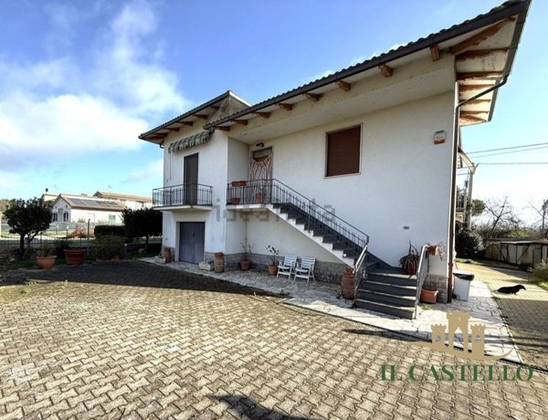 casa indipendente in vendita a Castiglione del Lago
