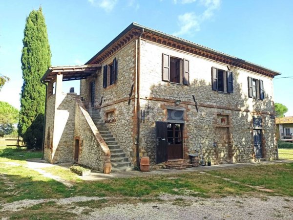 casa indipendente in vendita a Castiglione del Lago in zona Piana