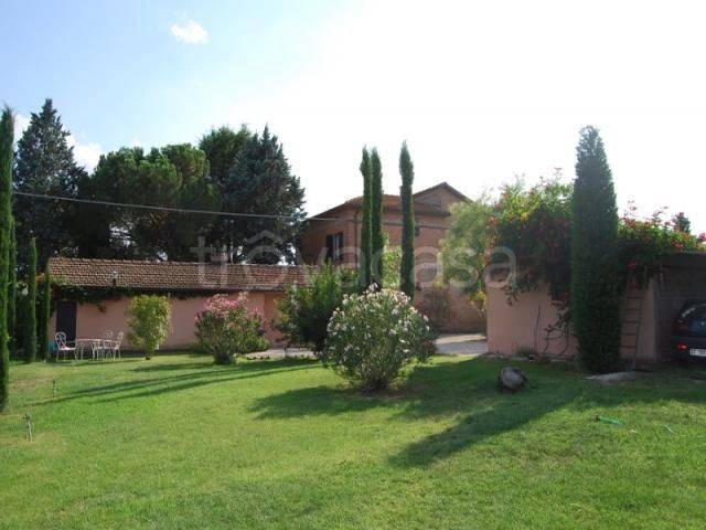 casa indipendente in vendita a Castiglione del Lago in zona Piana