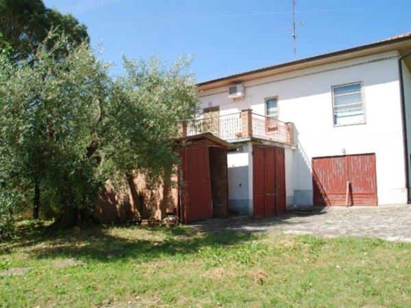 casa indipendente in vendita a Castiglione del Lago