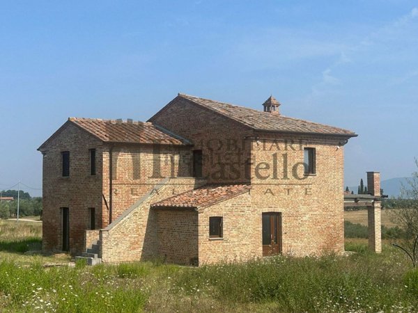 casale in vendita a Castiglione del Lago