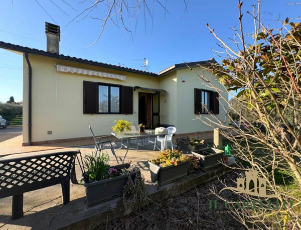 casa indipendente in vendita a Castiglione del Lago