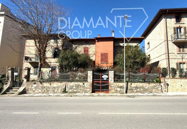 casa indipendente in vendita a Castiglione del Lago