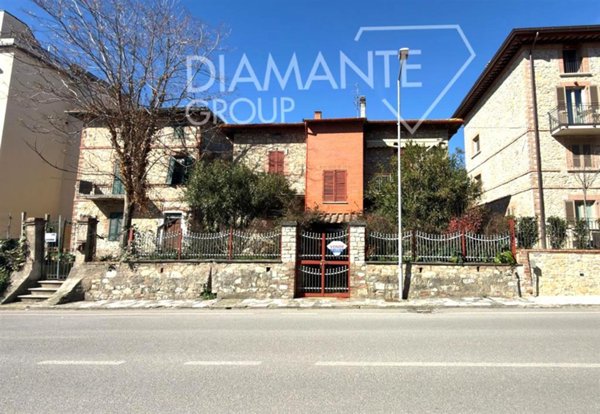 casa indipendente in vendita a Castiglione del Lago