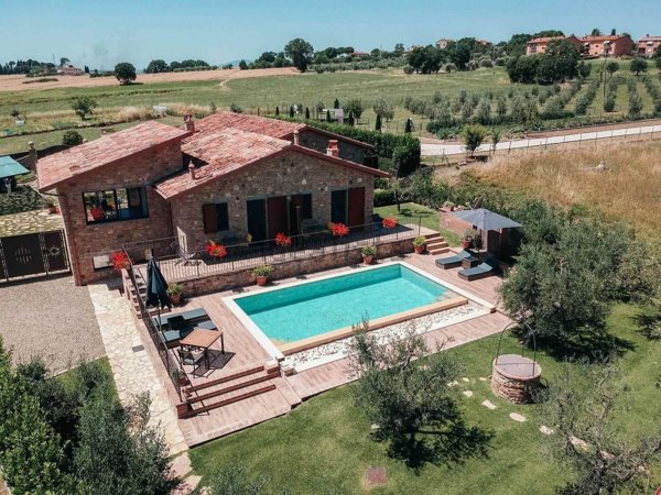 casa indipendente in vendita a Castiglione del Lago