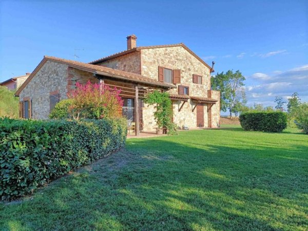 casa indipendente in vendita a Castiglione del Lago
