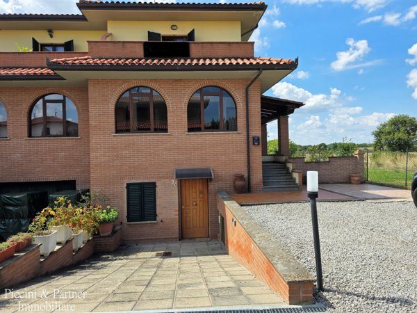casa indipendente in vendita a Castiglione del Lago in zona Panicarola