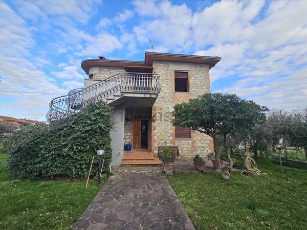 casa indipendente in vendita a Castiglione del Lago