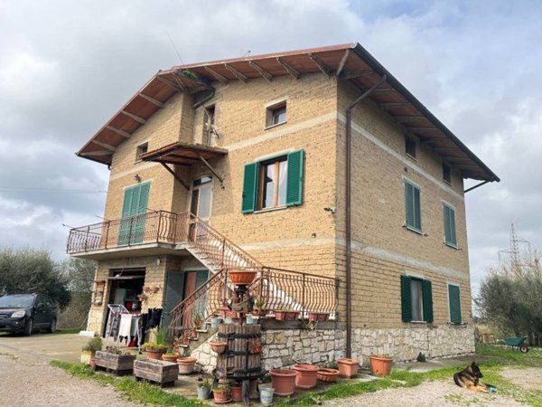 casa indipendente in vendita a Castiglione del Lago