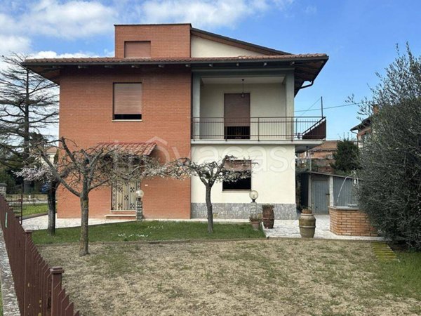 casa indipendente in vendita a Castiglione del Lago