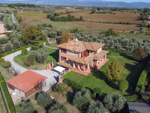 casa indipendente in vendita a Castiglione del Lago