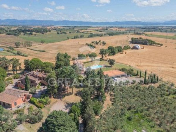 negozio in vendita a Castiglione del Lago in zona Macchie