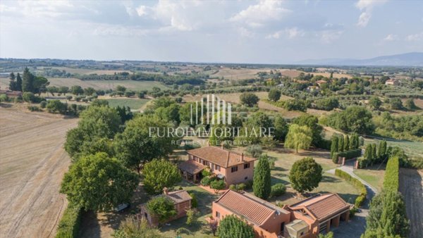 casale in vendita a Castiglione del Lago in zona Badia