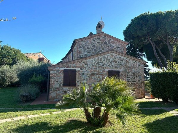 casa indipendente in vendita a Castiglione del Lago in zona Villastrada