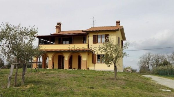 casa indipendente in vendita a Castiglione del Lago