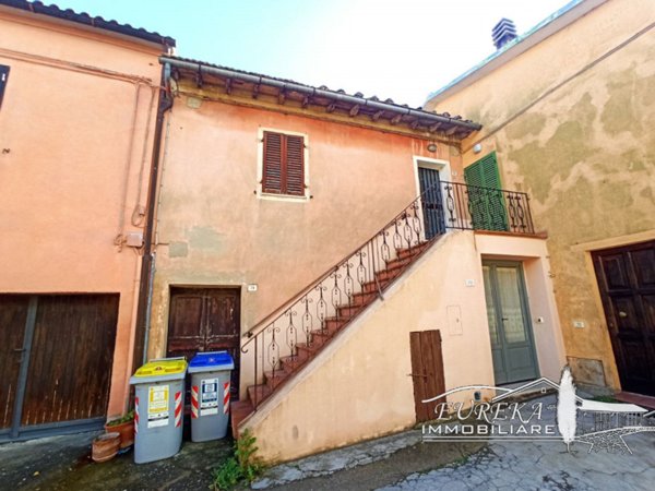 casa semindipendente a Castiglione del Lago in zona Petrignano del Lago