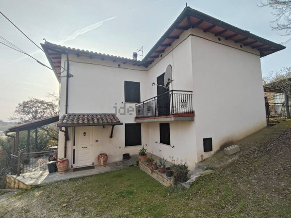 casa indipendente in vendita a Castiglione del Lago in zona Vaiano