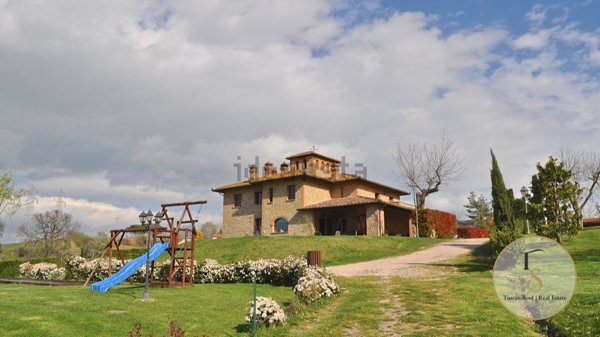 casa indipendente in vendita a Castiglione del Lago