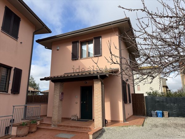 casa indipendente in vendita a Castiglione del Lago