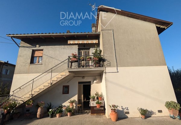 casa indipendente in vendita a Castiglione del Lago