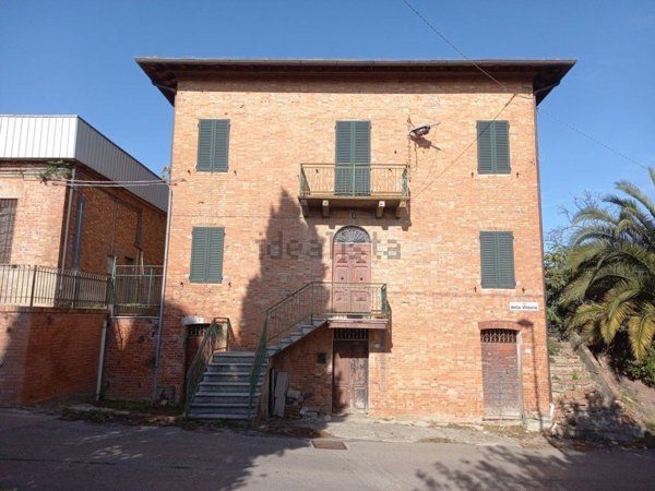 casa indipendente in vendita a Castiglione del Lago