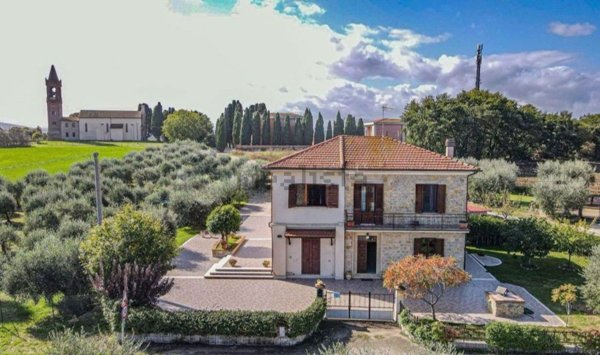 casa indipendente in vendita a Castiglione del Lago