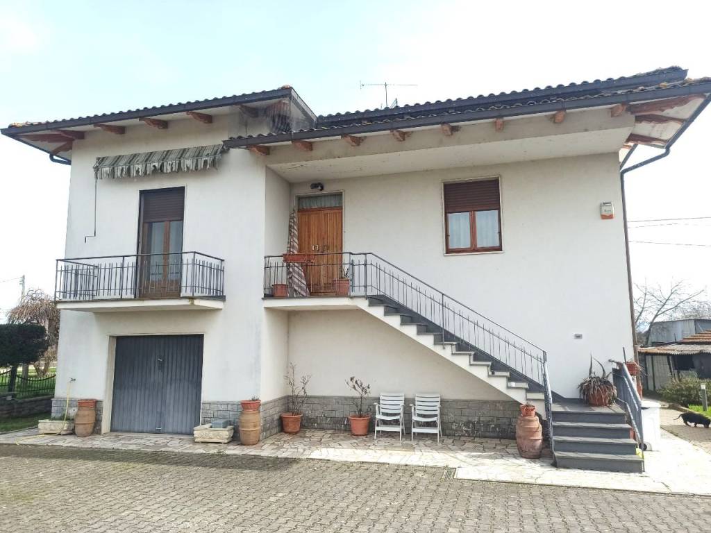 casa indipendente in vendita a Castiglione del Lago