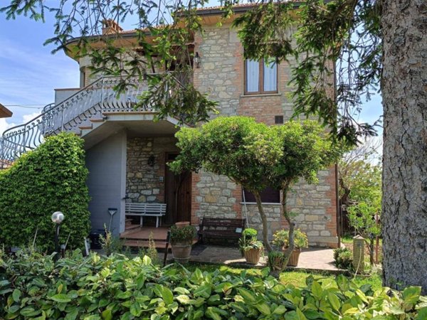 casa indipendente in vendita a Castiglione del Lago