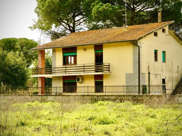 casa indipendente in vendita a Castiglione del Lago