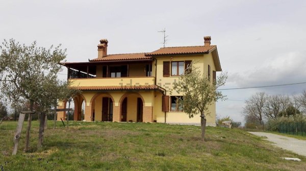 casa indipendente in vendita a Castiglione del Lago