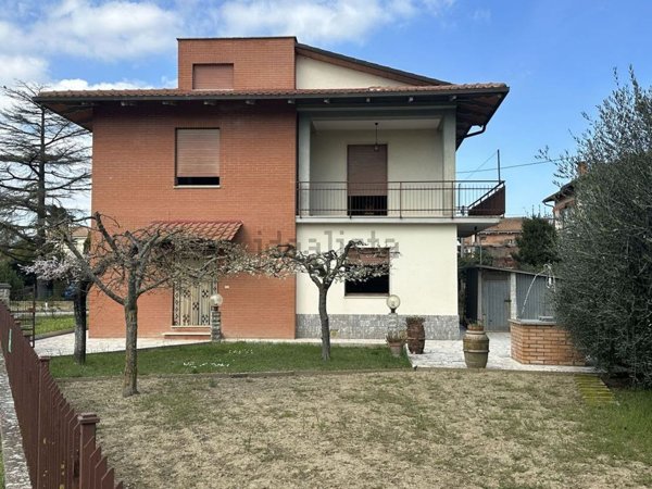 casa indipendente in vendita a Castiglione del Lago