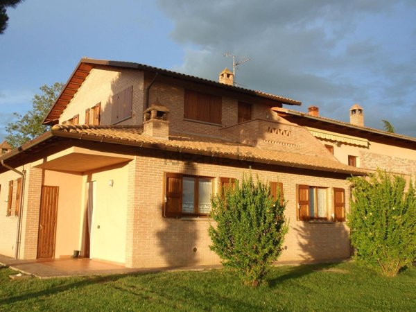 casa indipendente in vendita a Castiglione del Lago