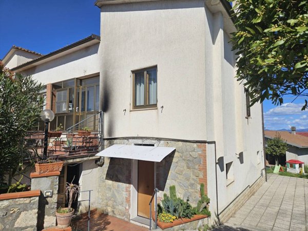 casa indipendente in vendita a Castiglione del Lago