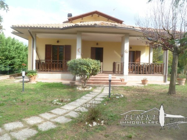 casa indipendente in vendita a Castiglione del Lago in zona Panicarola