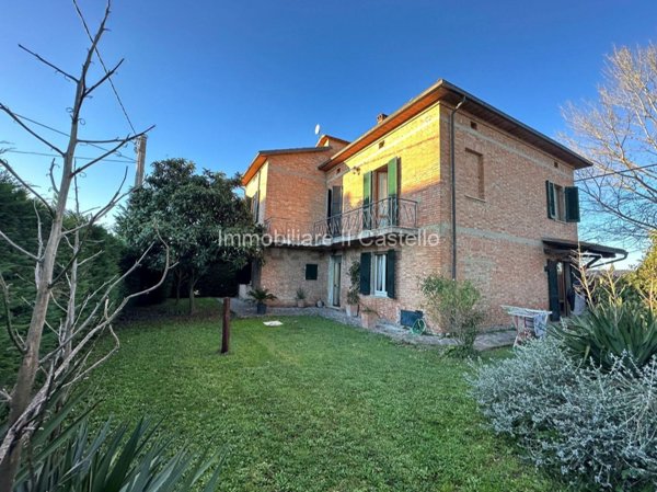 casa indipendente in vendita a Castiglione del Lago in zona Piana
