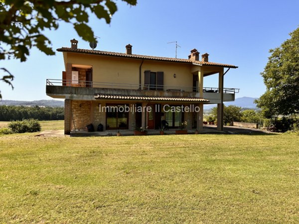 casa indipendente in vendita a Castiglione del Lago in zona Villastrada