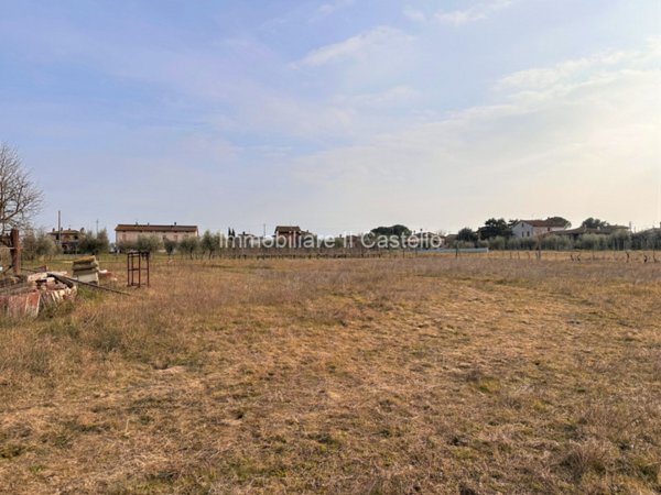 terreno edificabile in vendita a Castiglione del Lago