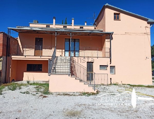 casa indipendente in vendita a Castiglione del Lago